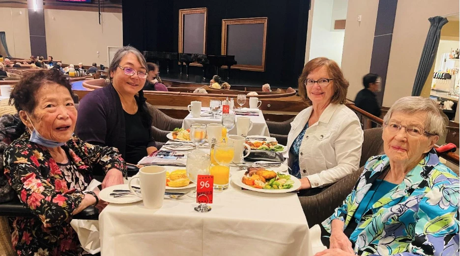 Residents enjoying a healthy meal for seniors at the Mayfield Dinner Theatre together.